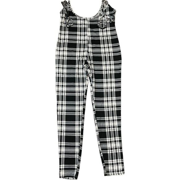 Fashion Nova Women Outfit. 1X - Picture 2 of 4